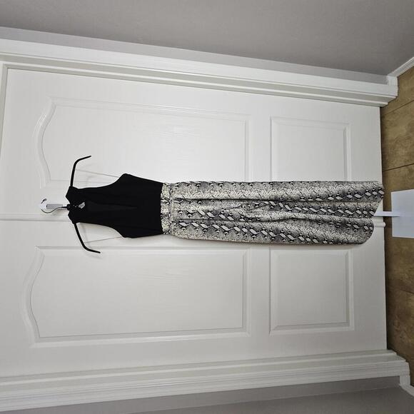 Stylish Black and Snake Print Jumper - Perfect for Any Occasion - Picture 2 of 9